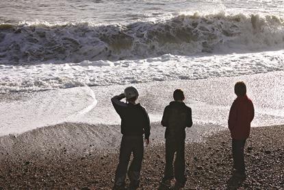 children looking at sea one use