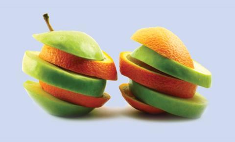 Sliced apples and oranges interspliced with each other