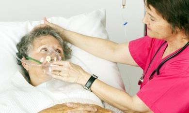 Woman patient with oxygen mask