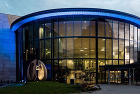 Women wait days for induced labour in troubled maternity service